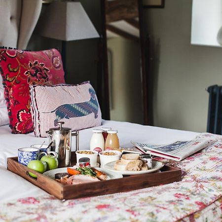 The George Inn Barford St Michael Dış mekan fotoğraf Breakfast in bed