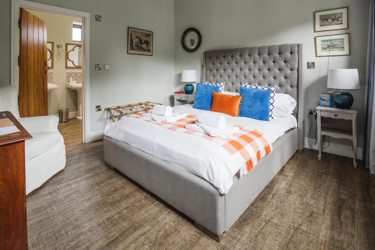The George Inn Barford St Michael Dış mekan fotoğraf A bedroom at The Old Rectory