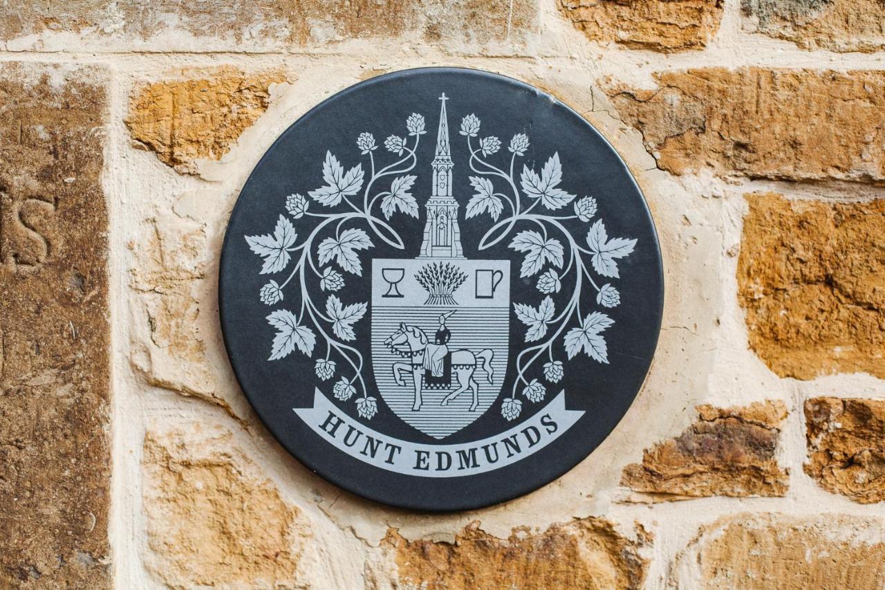 The George Inn Barford St Michael Dış mekan fotoğraf Hunt Edmunds' coat of arms