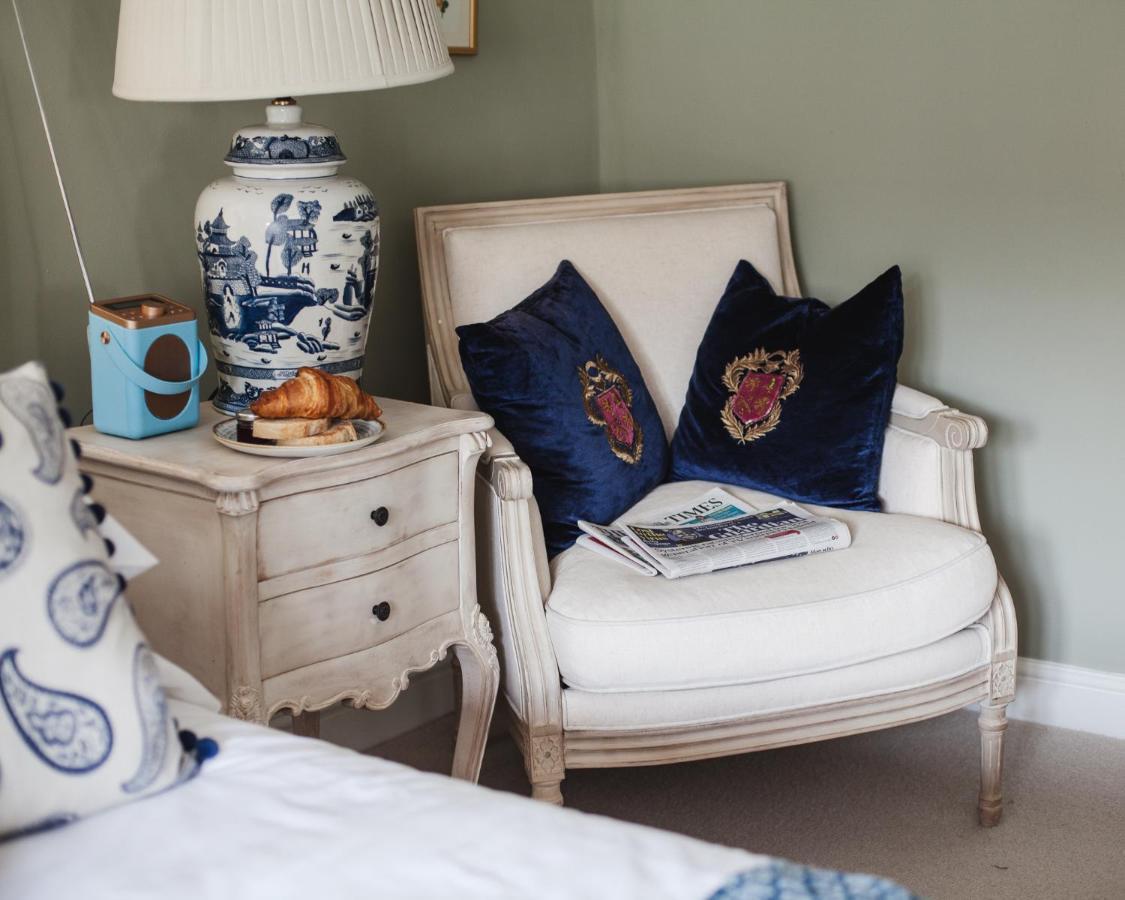 The George Inn Barford St Michael Dış mekan fotoğraf A blue and white room